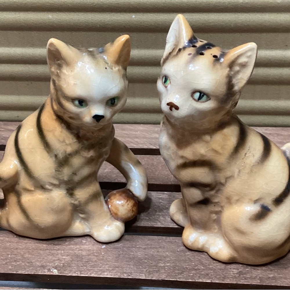 Vintage Japan Ceramic Playful Tabby Cats Salt & Pepper Set Cat Lovers